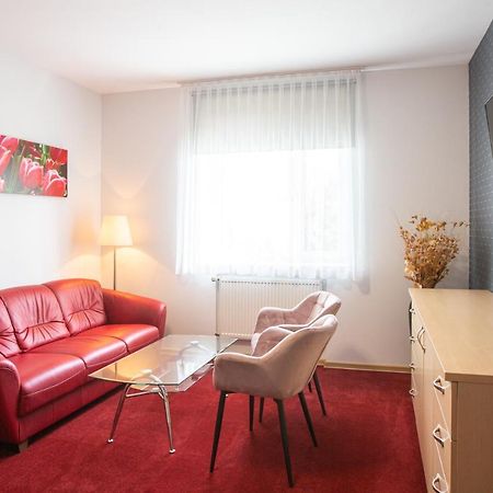 Hotel Labedy Gliwice Bagian luar foto