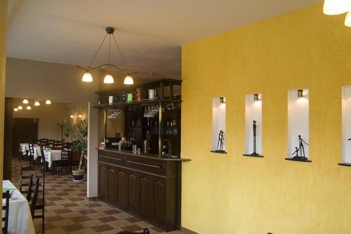 Hotel Labedy Gliwice Bagian luar foto