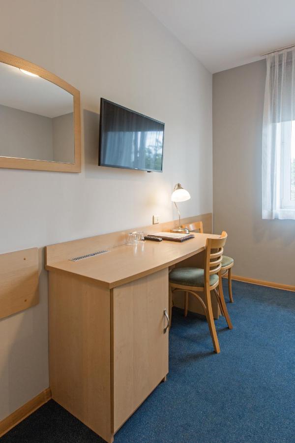 Hotel Labedy Gliwice Bagian luar foto