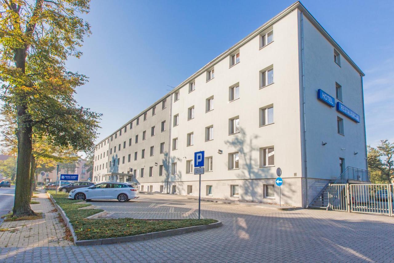 Hotel Labedy Gliwice Bagian luar foto