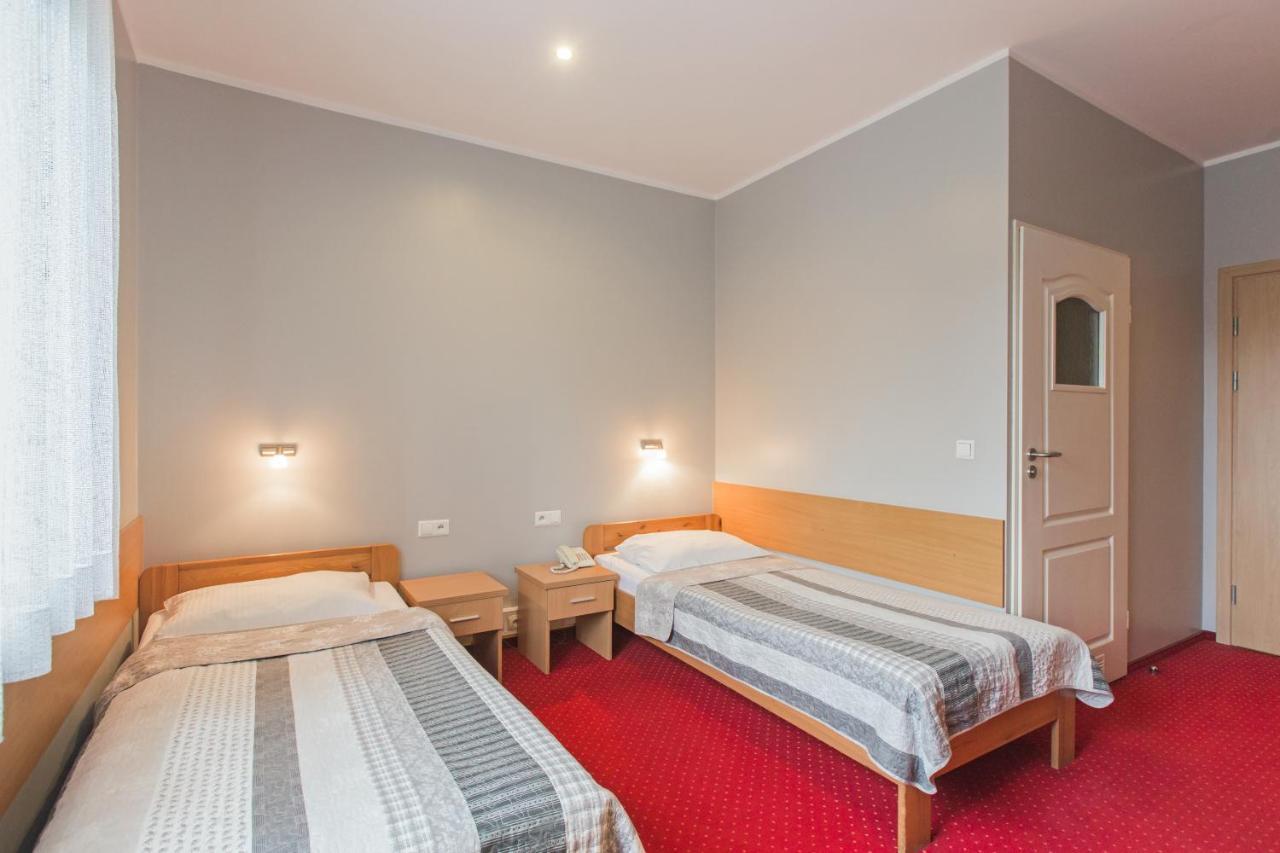 Hotel Labedy Gliwice Bagian luar foto
