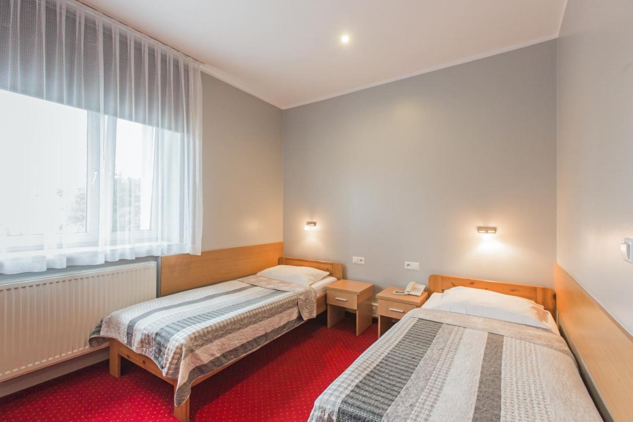 Hotel Labedy Gliwice Bagian luar foto