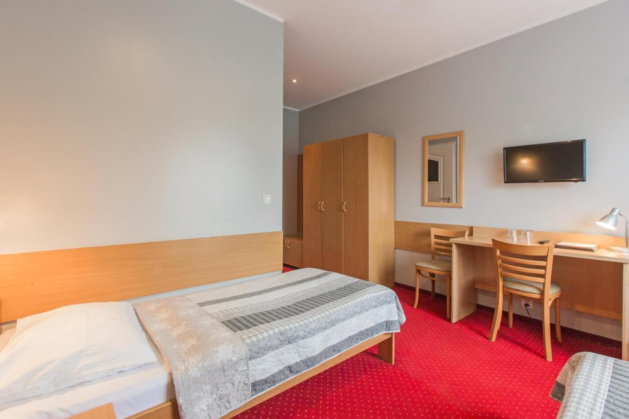Hotel Labedy Gliwice Bagian luar foto