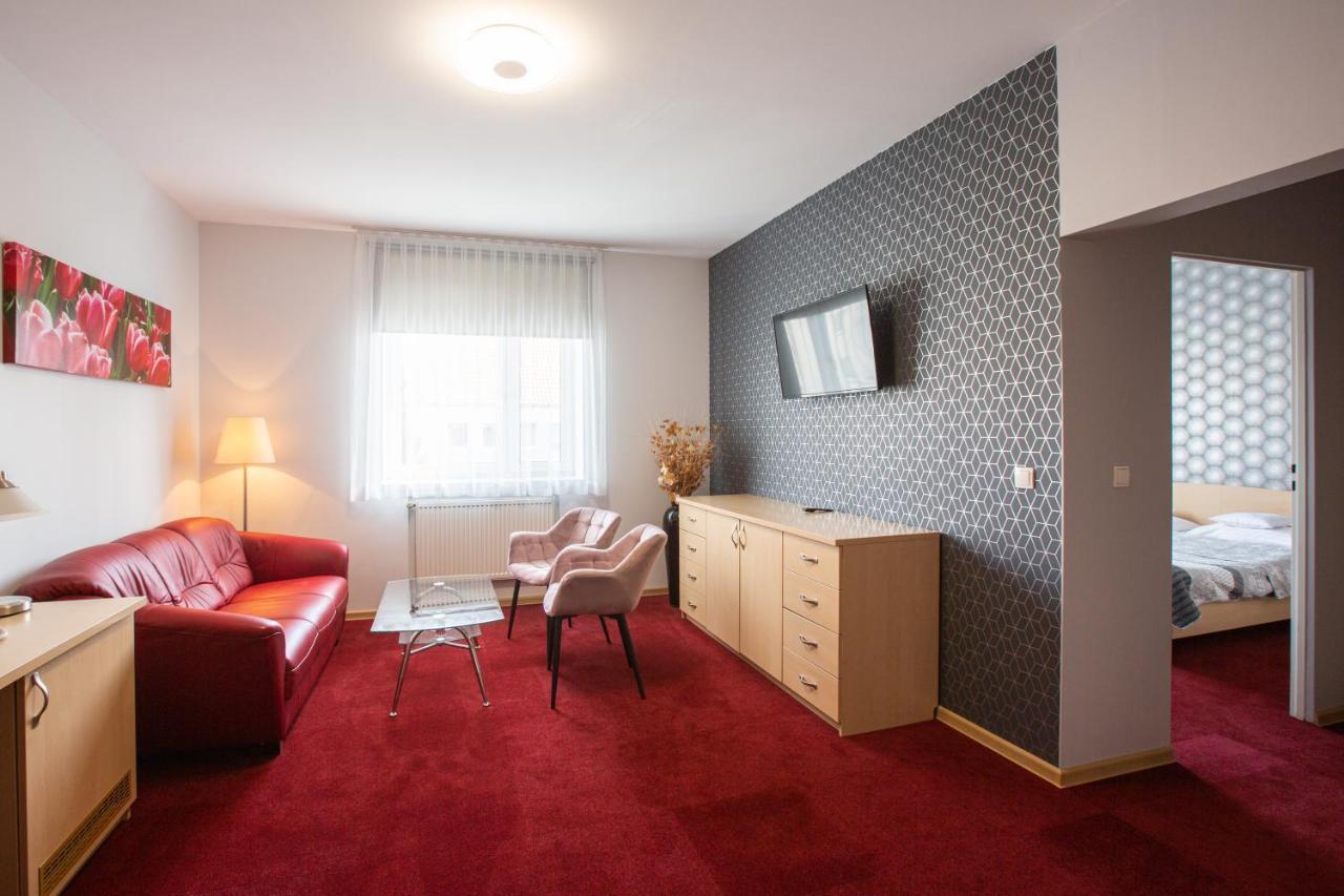 Hotel Labedy Gliwice Bagian luar foto