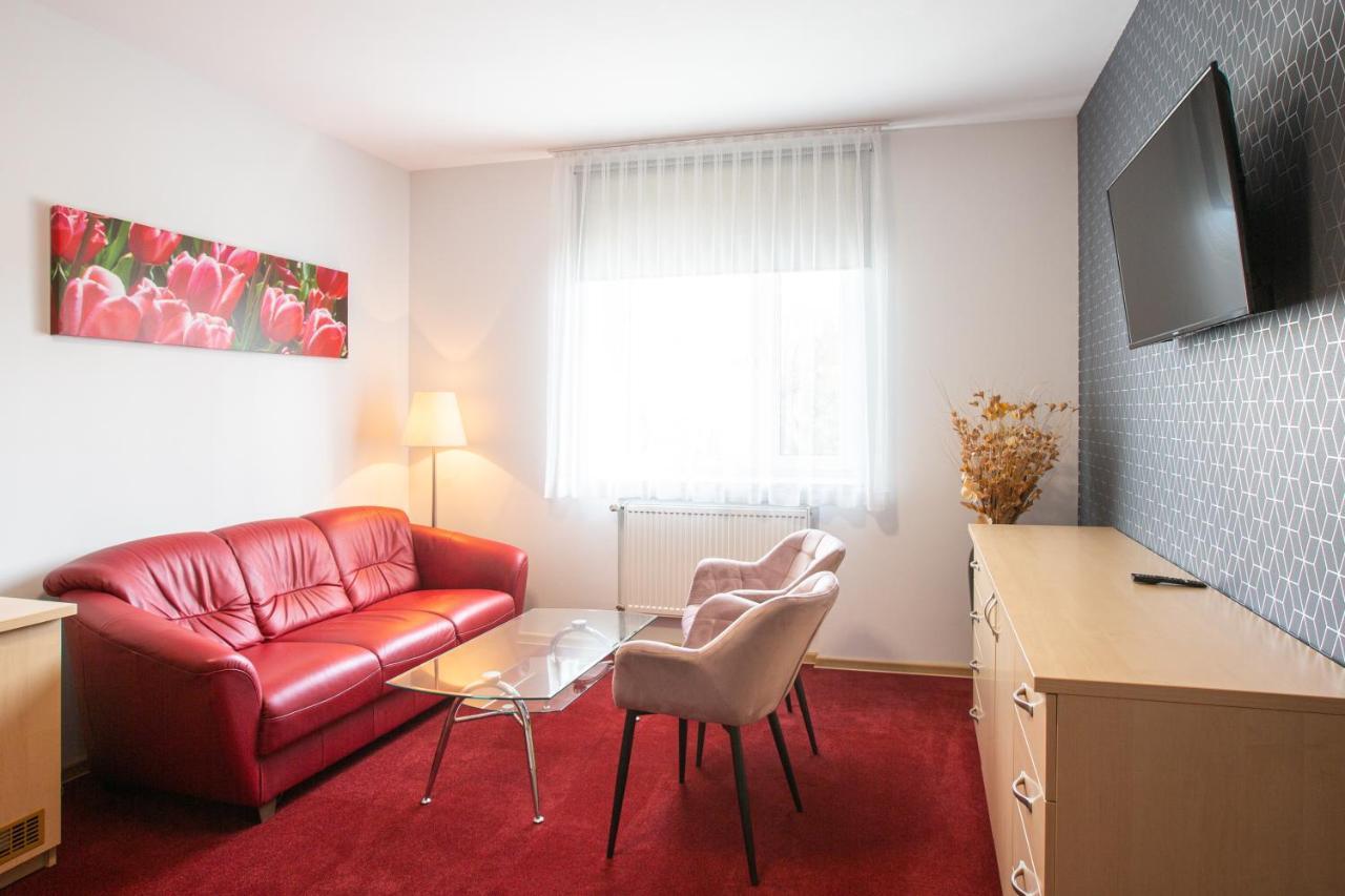 Hotel Labedy Gliwice Bagian luar foto