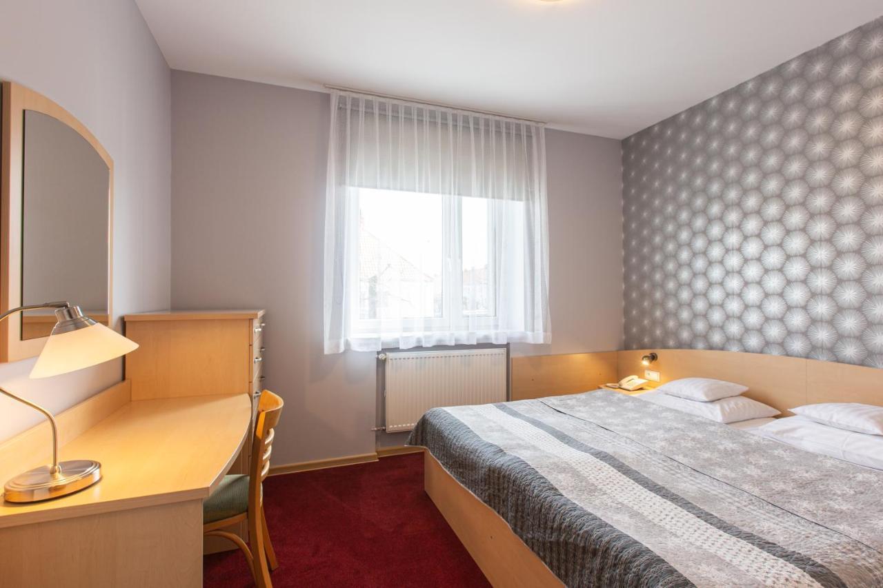 Hotel Labedy Gliwice Bagian luar foto